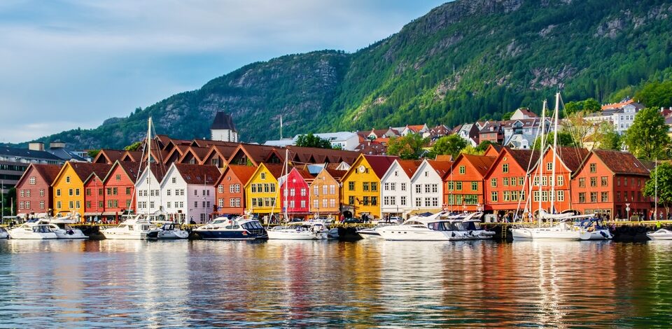 Bergen la puerta los fiordos noruegos
